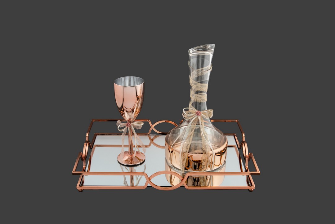σετ γάμου καράφα, ποτήρι και δίσκος σε ροζ gold απόχρωση με κορδέλες ιβουάρ